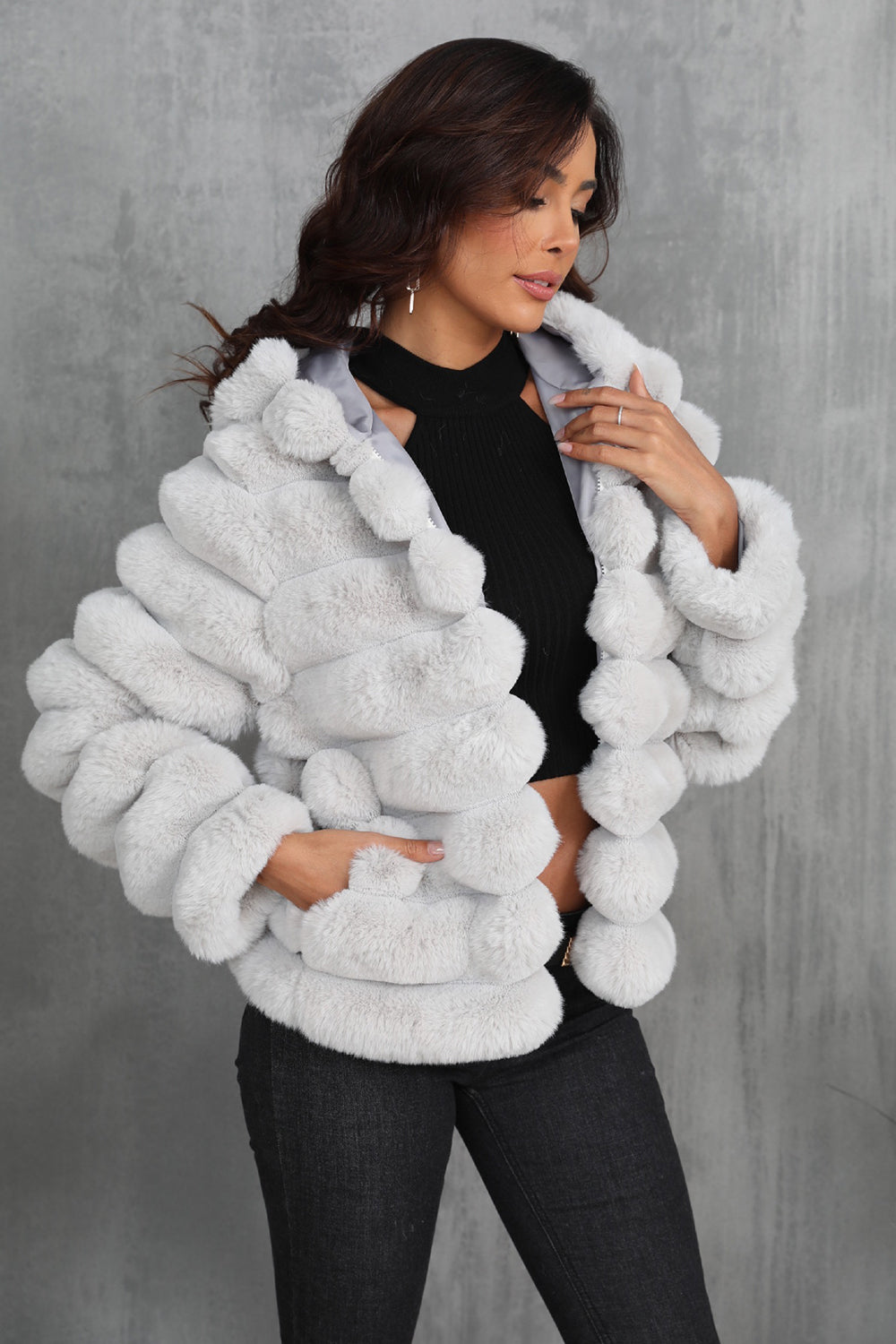 Černá nadýchaná zipová zkrácená bunda