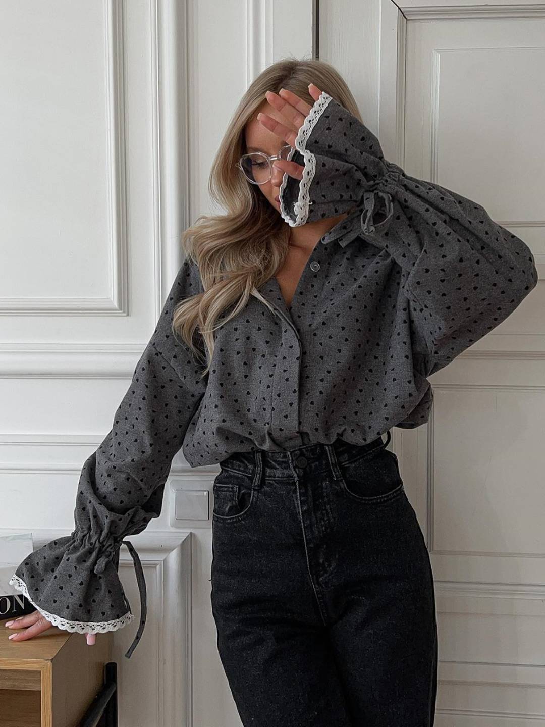 Naomie – Vintage puntíkovaná krajková halenka