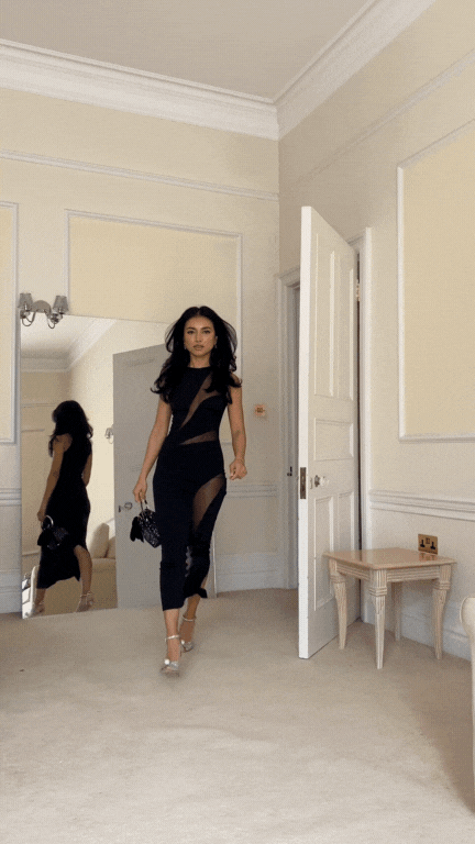 Cecily - Jednobarevné šaty s vydlabaným výstřihem