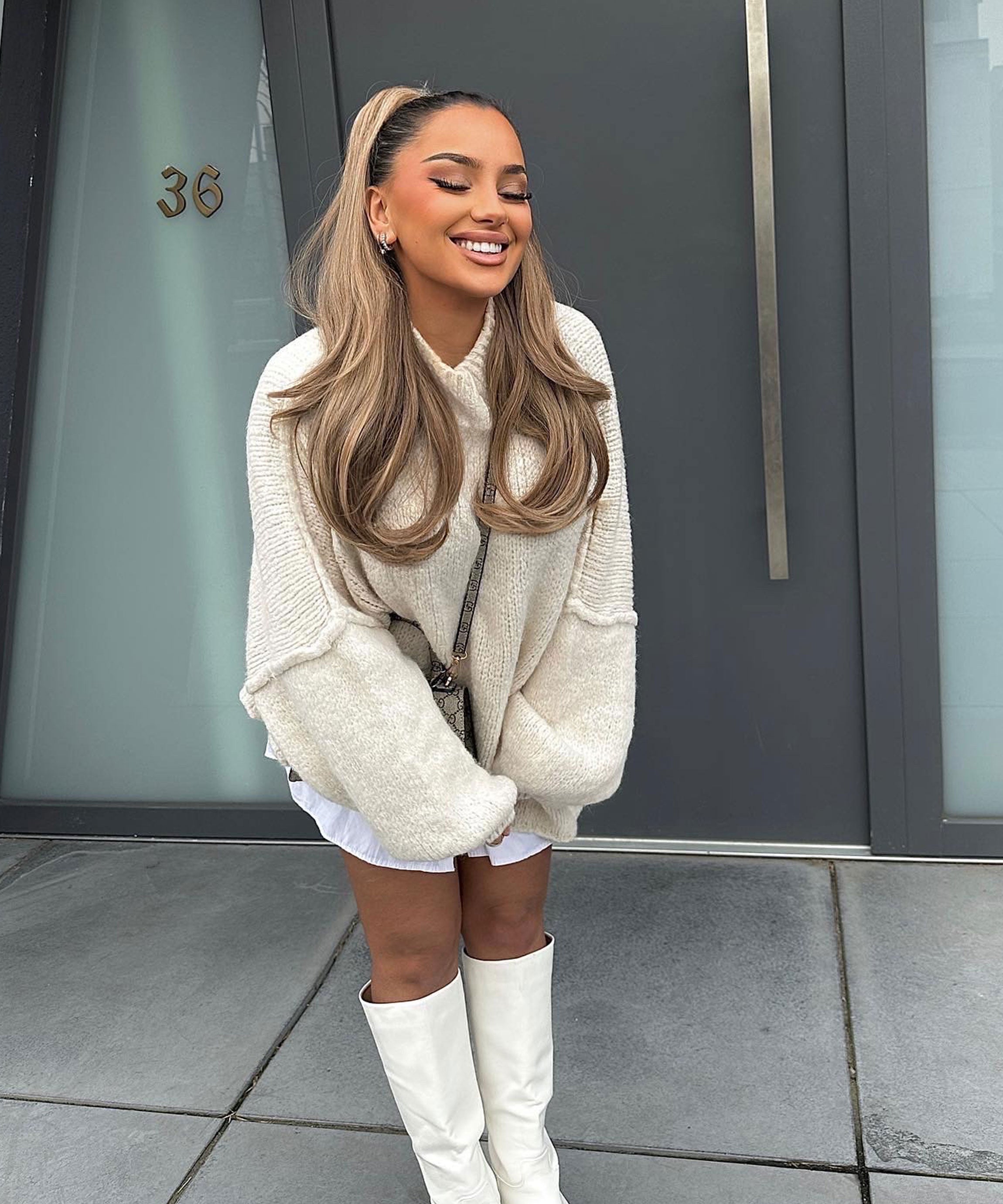 Lira | Nadměrný svetr