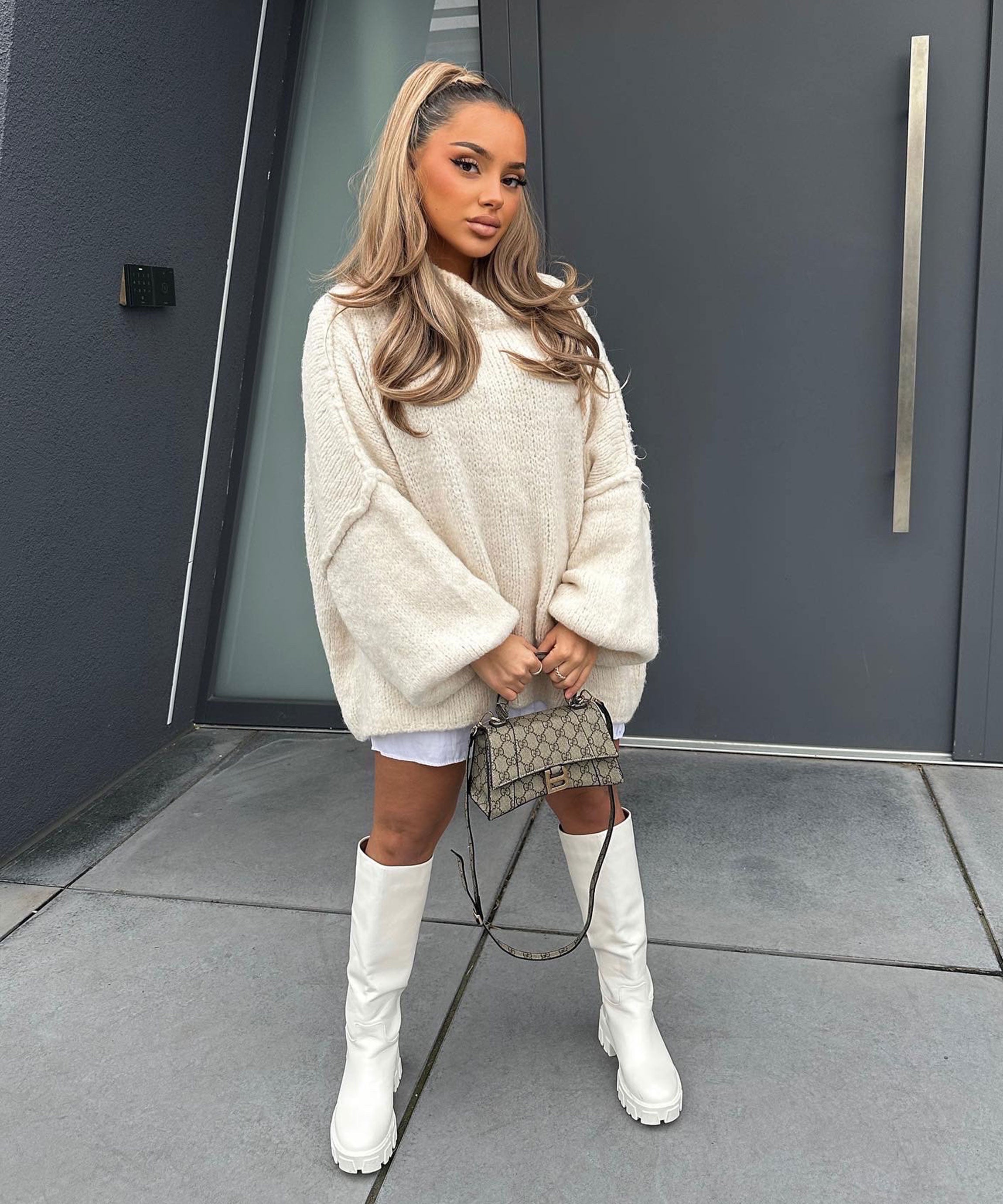 Lira | Nadměrný svetr