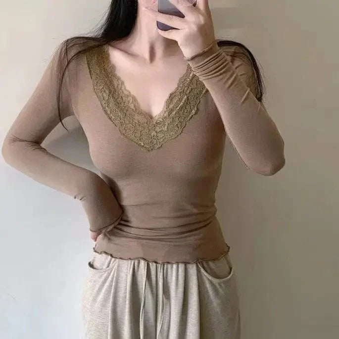 Krajkový top s výstřihem do V Aurora