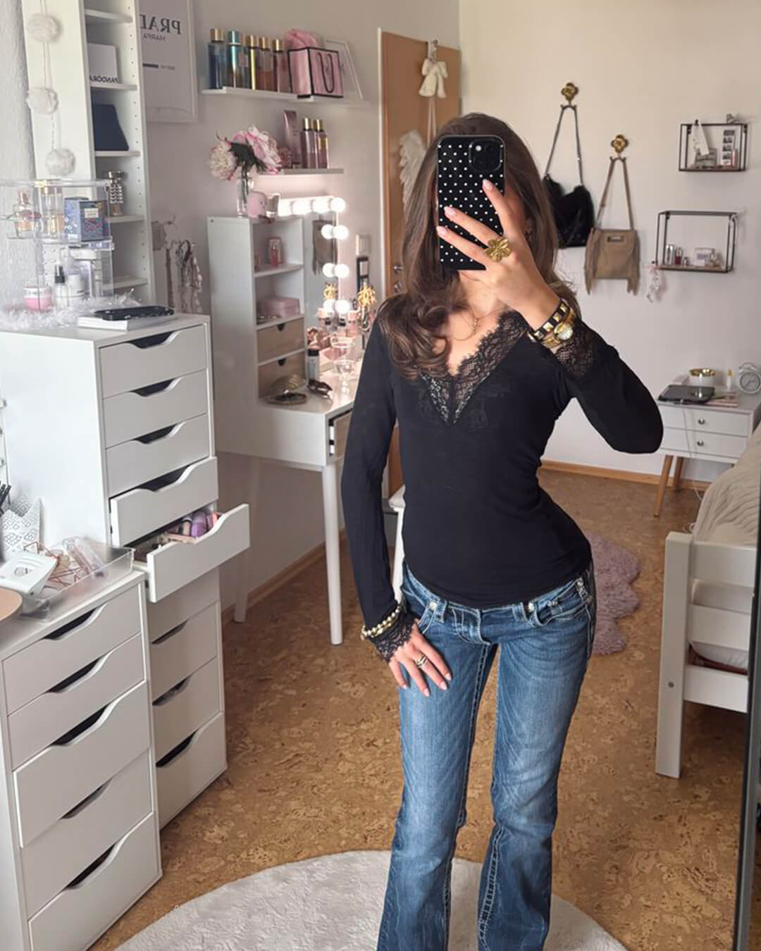 Krajkový top s výstřihem do V Aurora