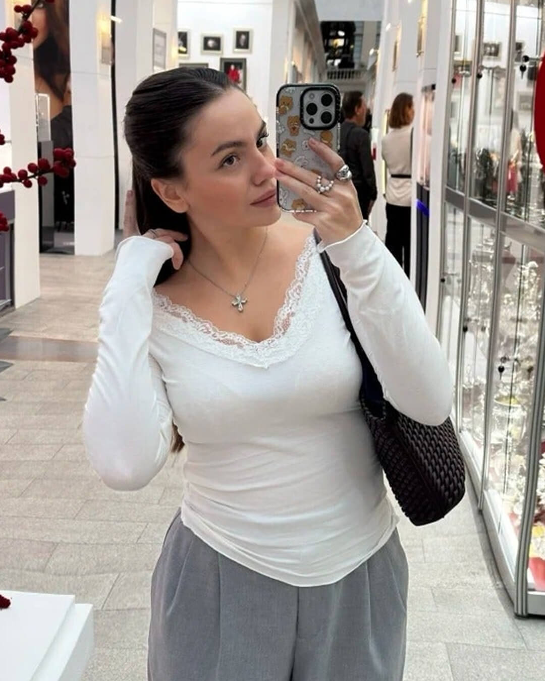 Krajkový top s výstřihem do V Aurora