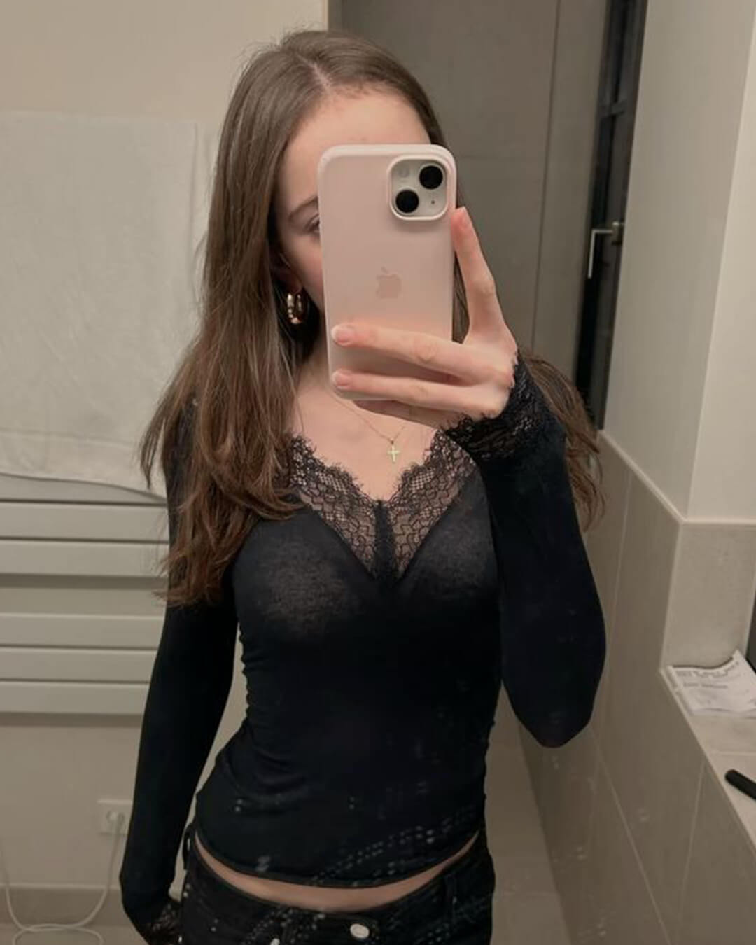 Krajkový top s výstřihem do V Aurora