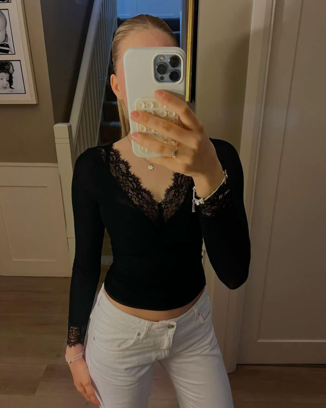 Krajkový top s výstřihem do V Aurora